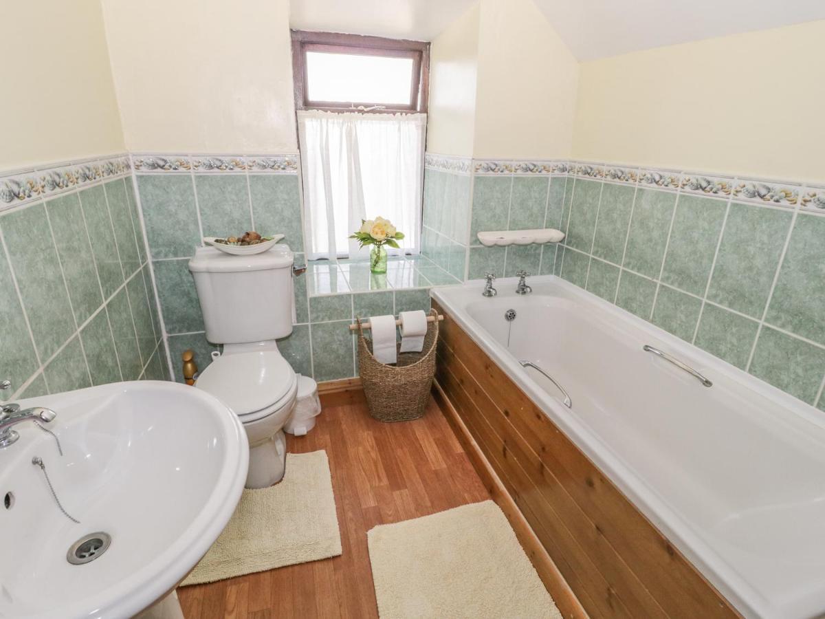 Villa Penrhyddion Ucha Capel Garmon Esterno foto