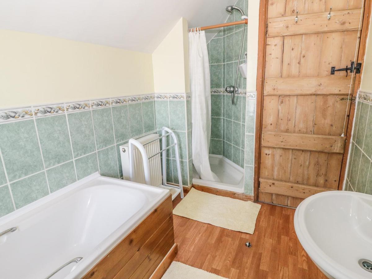 Villa Penrhyddion Ucha Capel Garmon Esterno foto